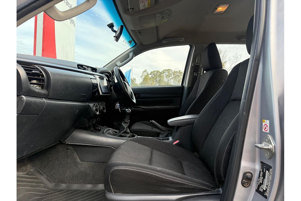 2017 Toyota Hilux SR GUN126R 4X4