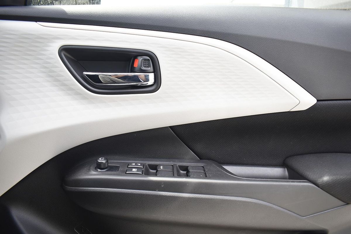 2024 Suzuki Swift Hybrid UZ