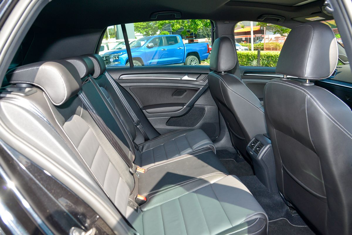 2017 Volkswagen Golf R Wolfsburg Edition 7.5