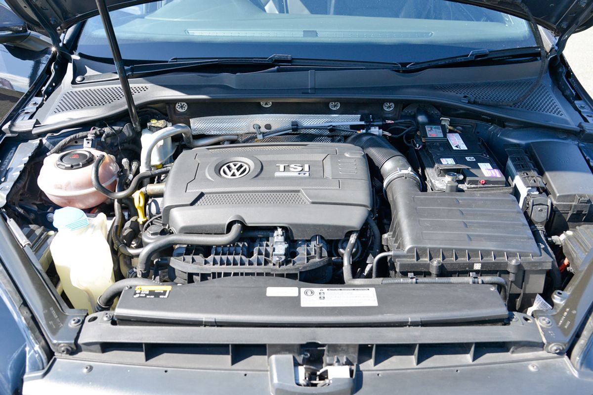 2017 Volkswagen Golf R Wolfsburg Edition 7.5