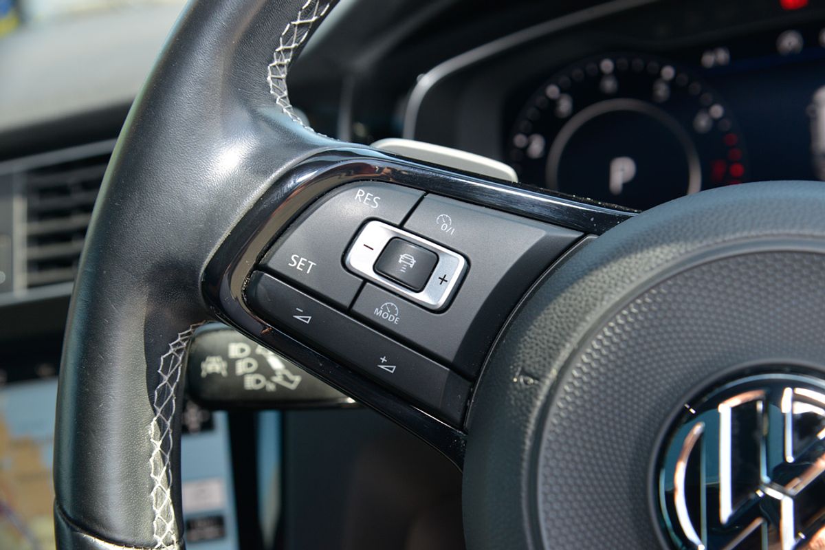 2017 Volkswagen Golf R Wolfsburg Edition 7.5