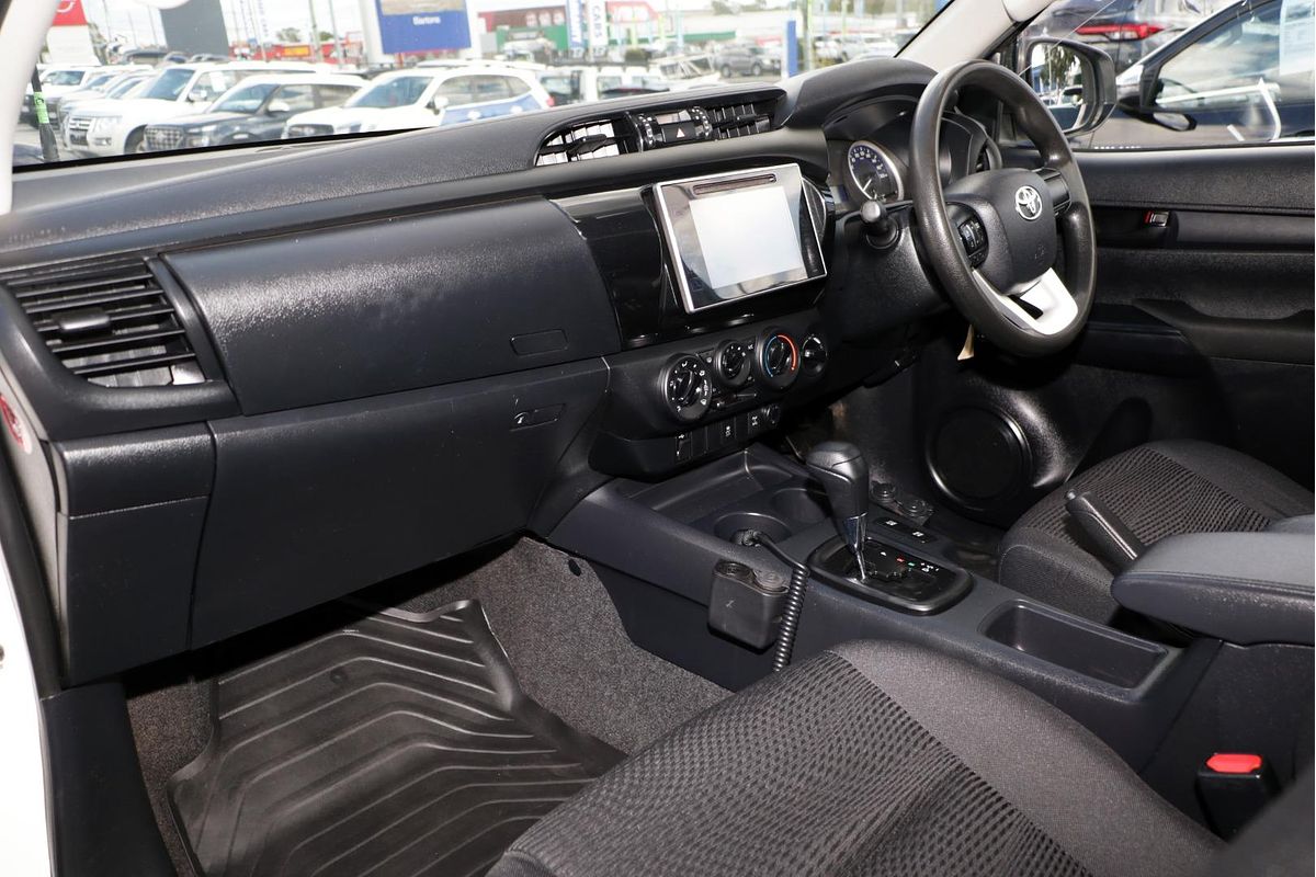 2017 Toyota Hilux SR GUN126R 4X4