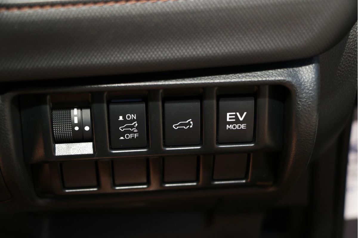 2025 Subaru Forester Hybrid Touring S6
