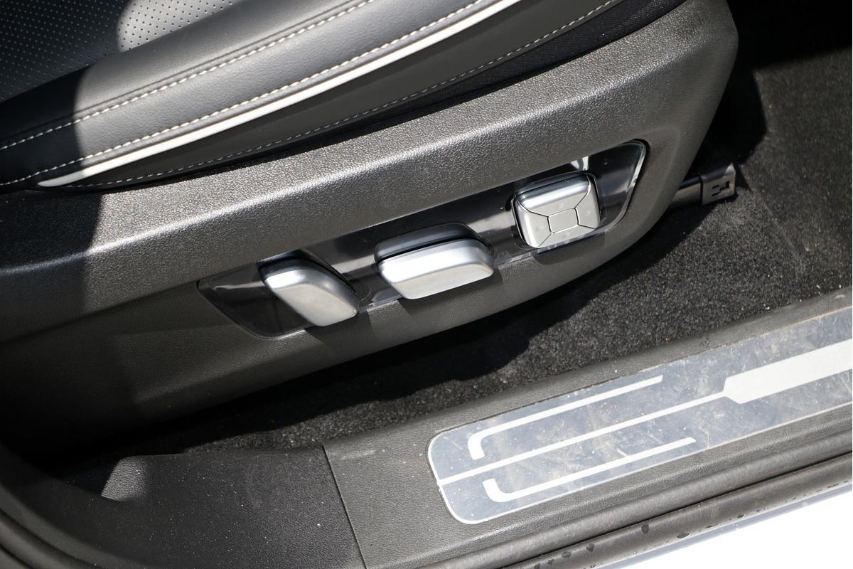 2025 GWM Tank 300 Ultra Hybrid P01