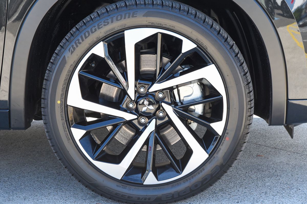 2025 Mitsubishi Outlander PHEV Exceed Tourer ZM