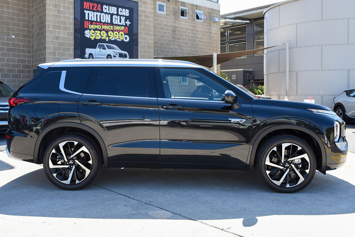 2025 Mitsubishi Outlander PHEV Exceed Tourer ZM
