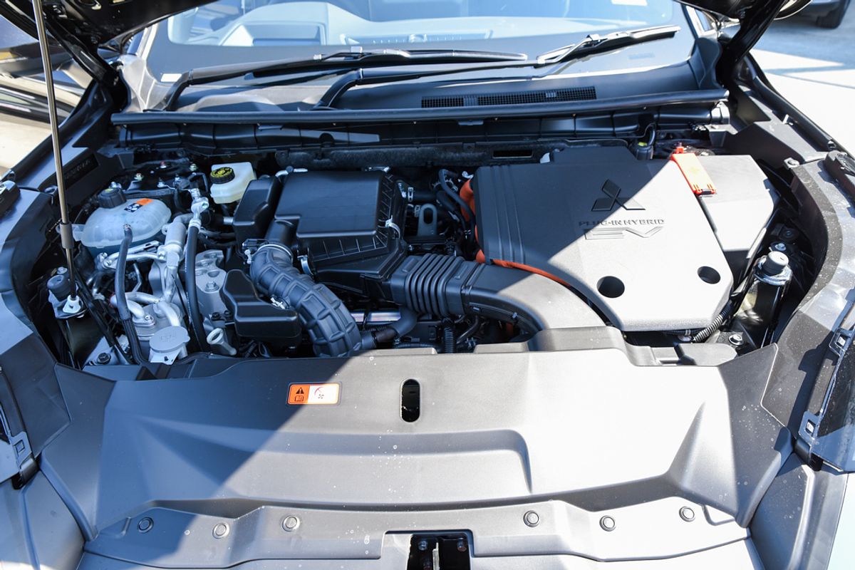 2025 Mitsubishi Outlander PHEV Exceed Tourer ZM