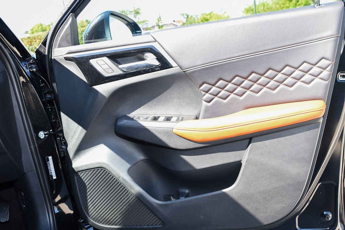 2025 Mitsubishi Outlander PHEV Exceed Tourer ZM