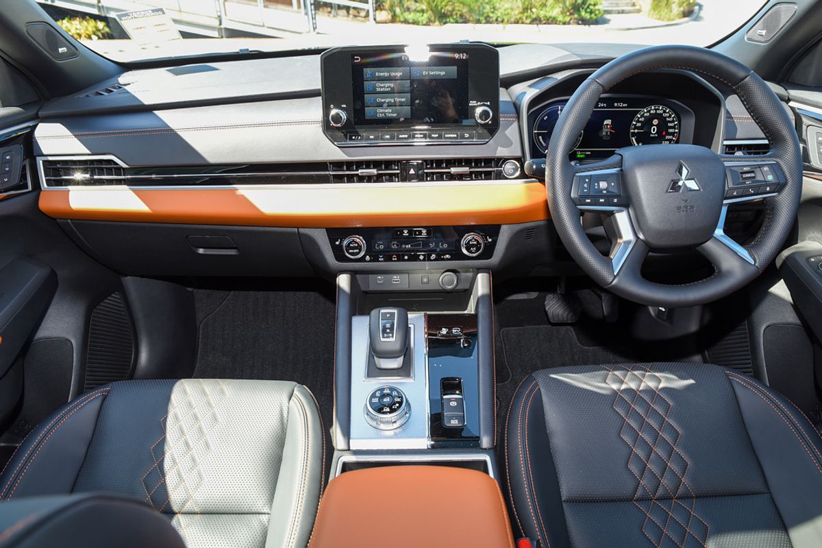 2025 Mitsubishi Outlander PHEV Exceed Tourer ZM