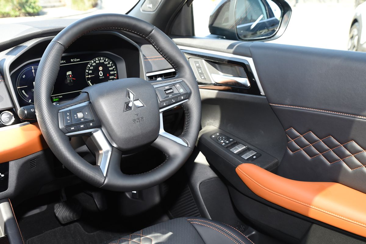 2025 Mitsubishi Outlander PHEV Exceed Tourer ZM