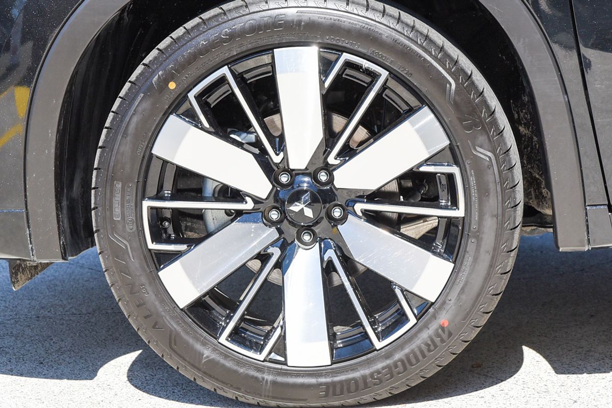 2025 Mitsubishi Outlander Exceed ZM