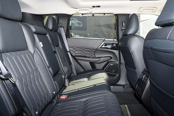 2025 Mitsubishi Outlander Exceed ZM