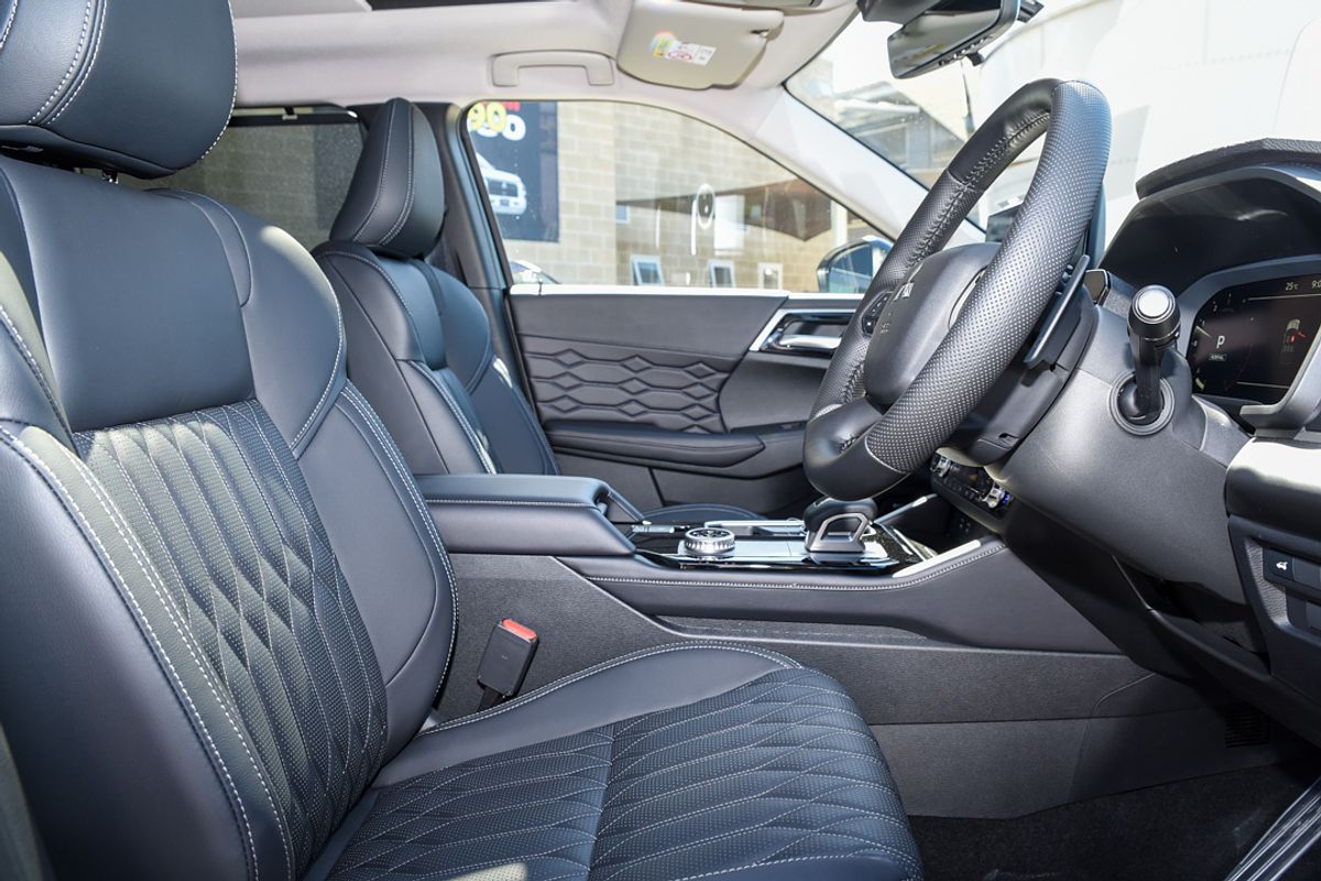 2025 Mitsubishi Outlander Exceed ZM