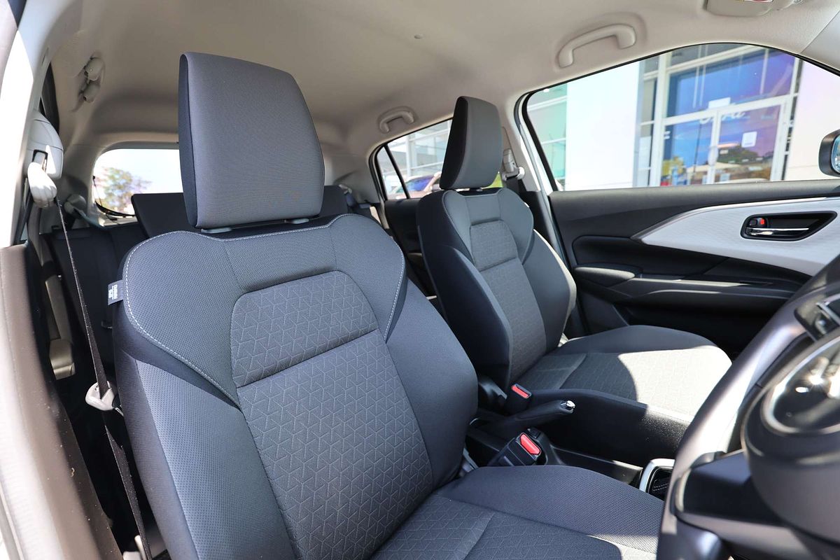 2025 Suzuki Swift Hybrid GLX UZ