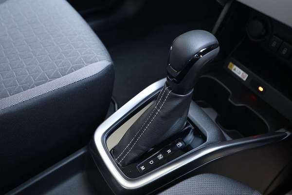 2025 Suzuki Swift Hybrid GLX UZ