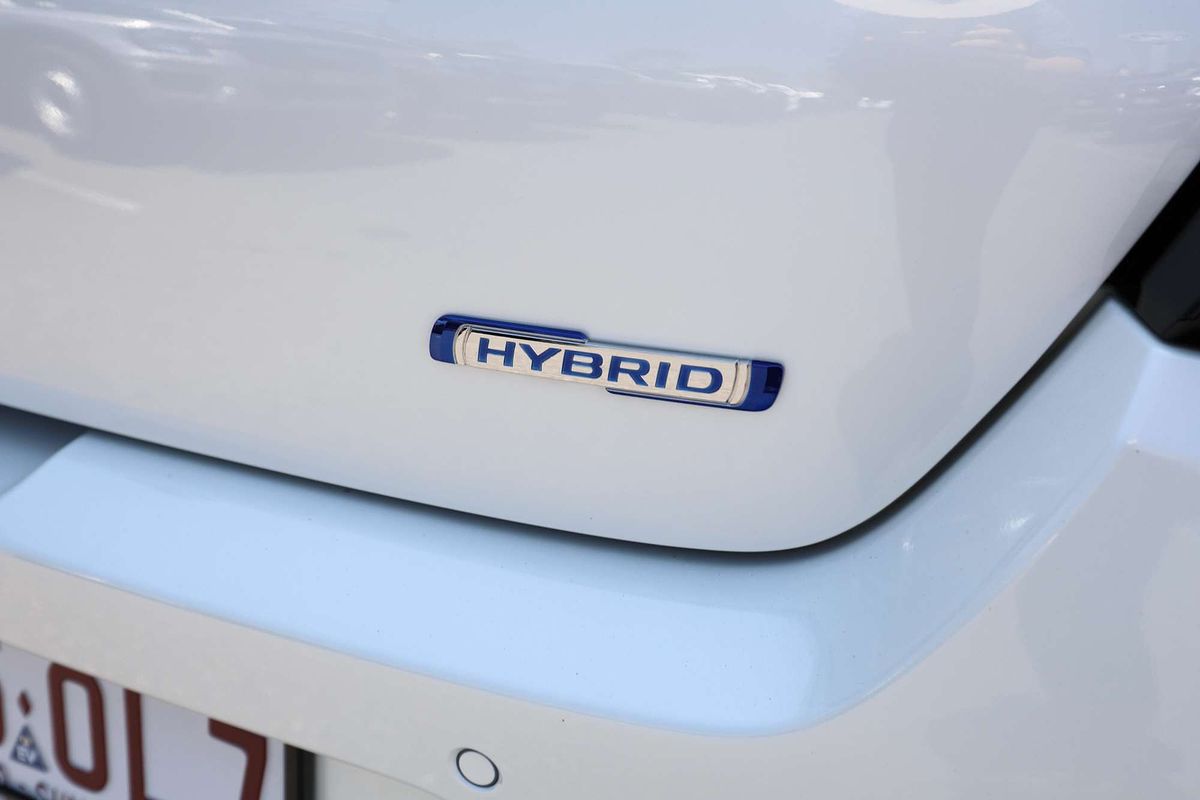 2025 Suzuki Swift Hybrid GLX UZ