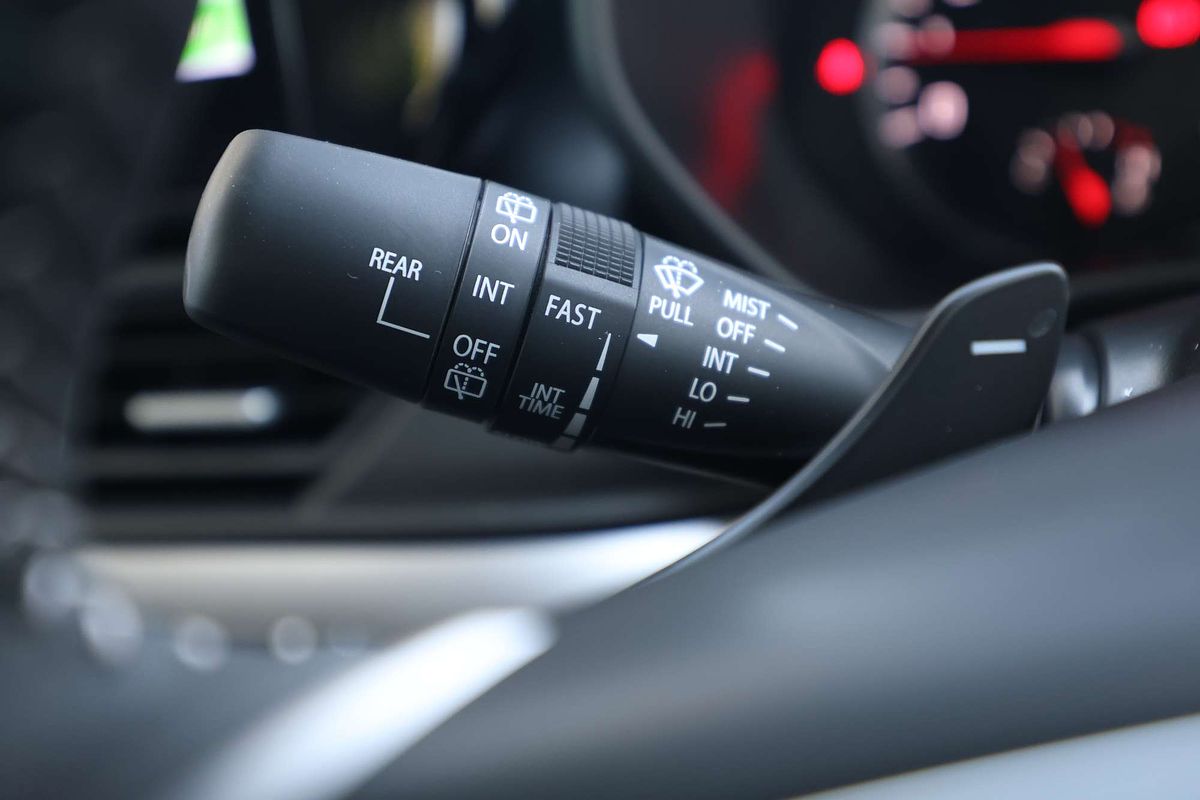 2025 Suzuki Swift Hybrid GLX UZ