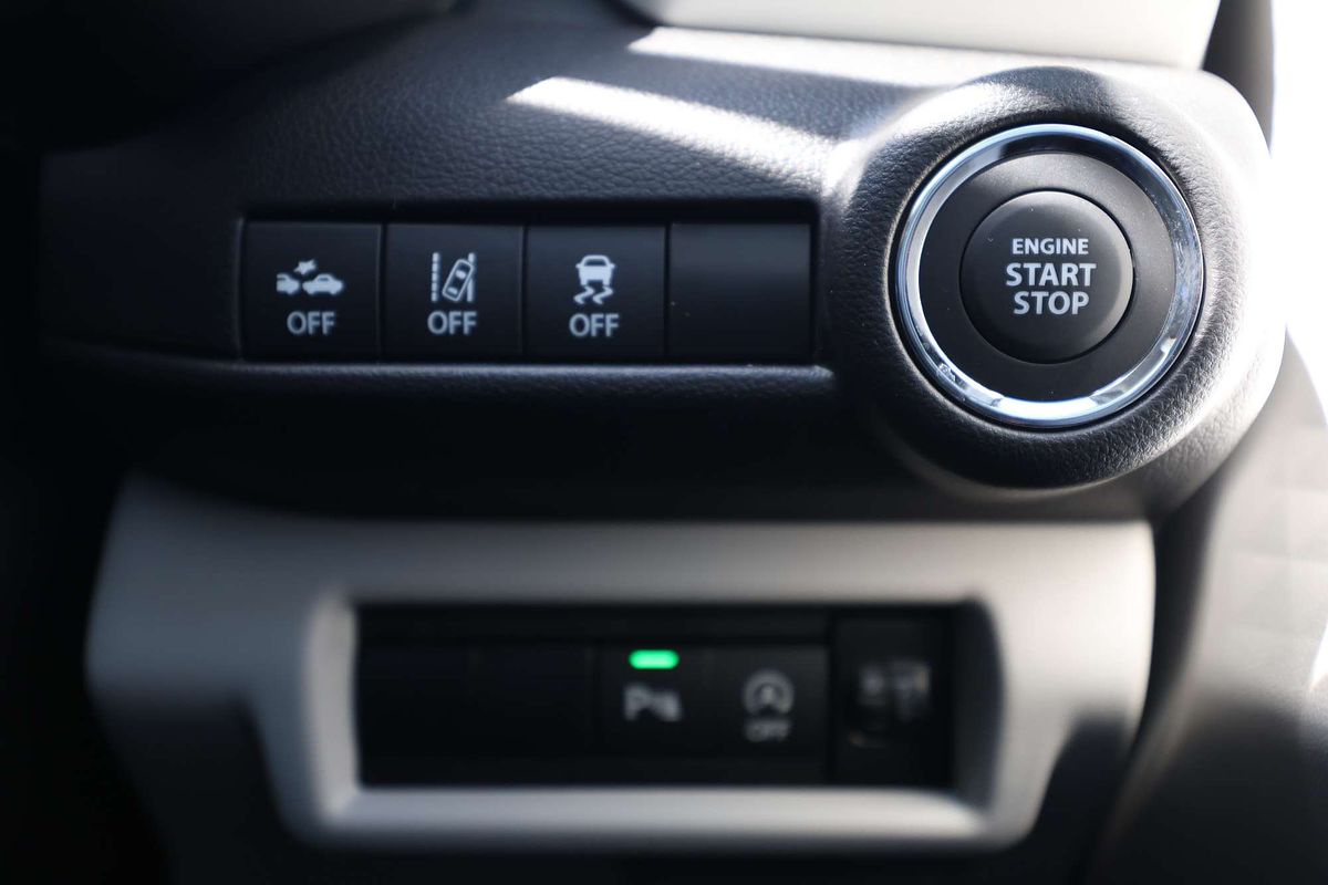 2025 Suzuki Swift Hybrid GLX UZ