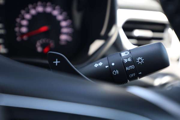 2025 Suzuki Swift Hybrid GLX UZ