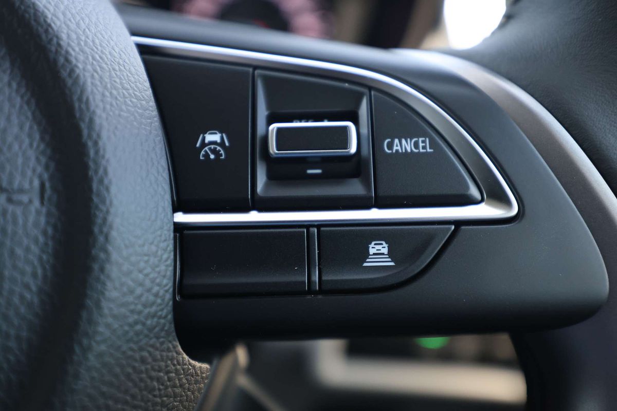 2025 Suzuki Swift Hybrid GLX UZ