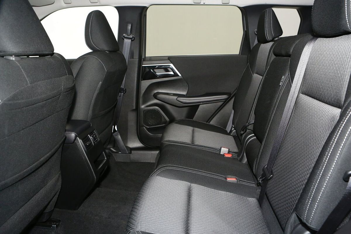 2025 Mitsubishi Outlander LS ZM