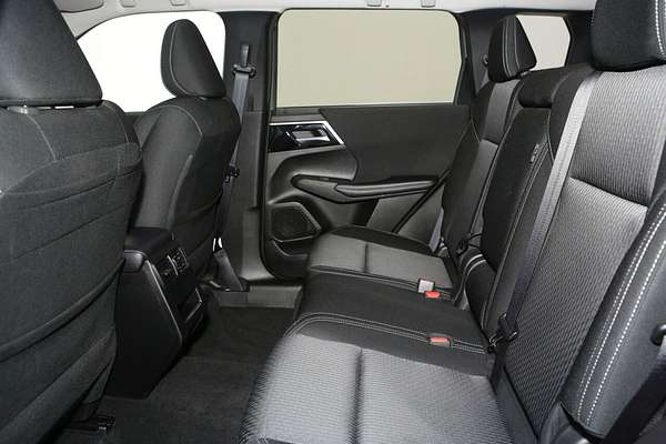 2025 Mitsubishi Outlander LS ZM