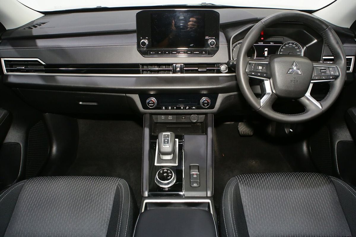 2025 Mitsubishi Outlander LS ZM