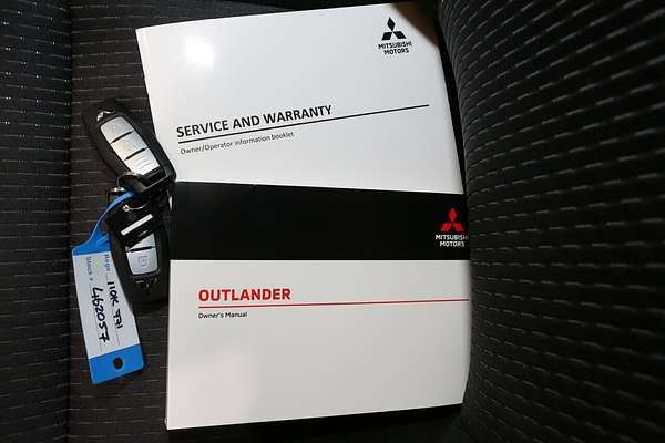 2025 Mitsubishi Outlander LS ZM