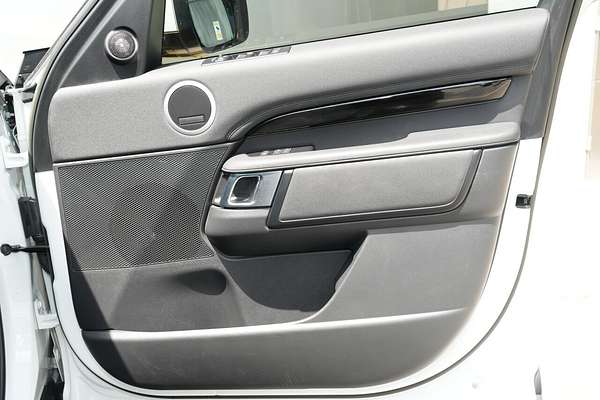 2022 Land Rover Discovery D300 SE Series 5