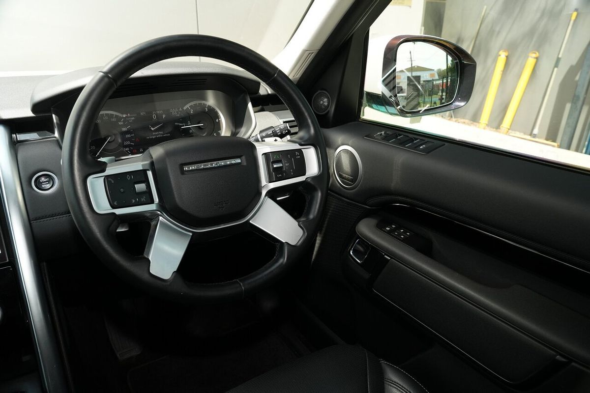 2022 Land Rover Discovery D300 SE Series 5
