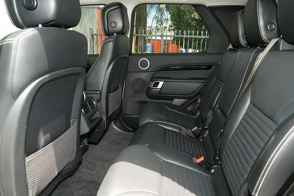 2022 Land Rover Discovery D300 SE Series 5