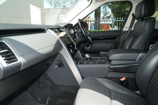 2022 Land Rover Discovery D300 SE Series 5