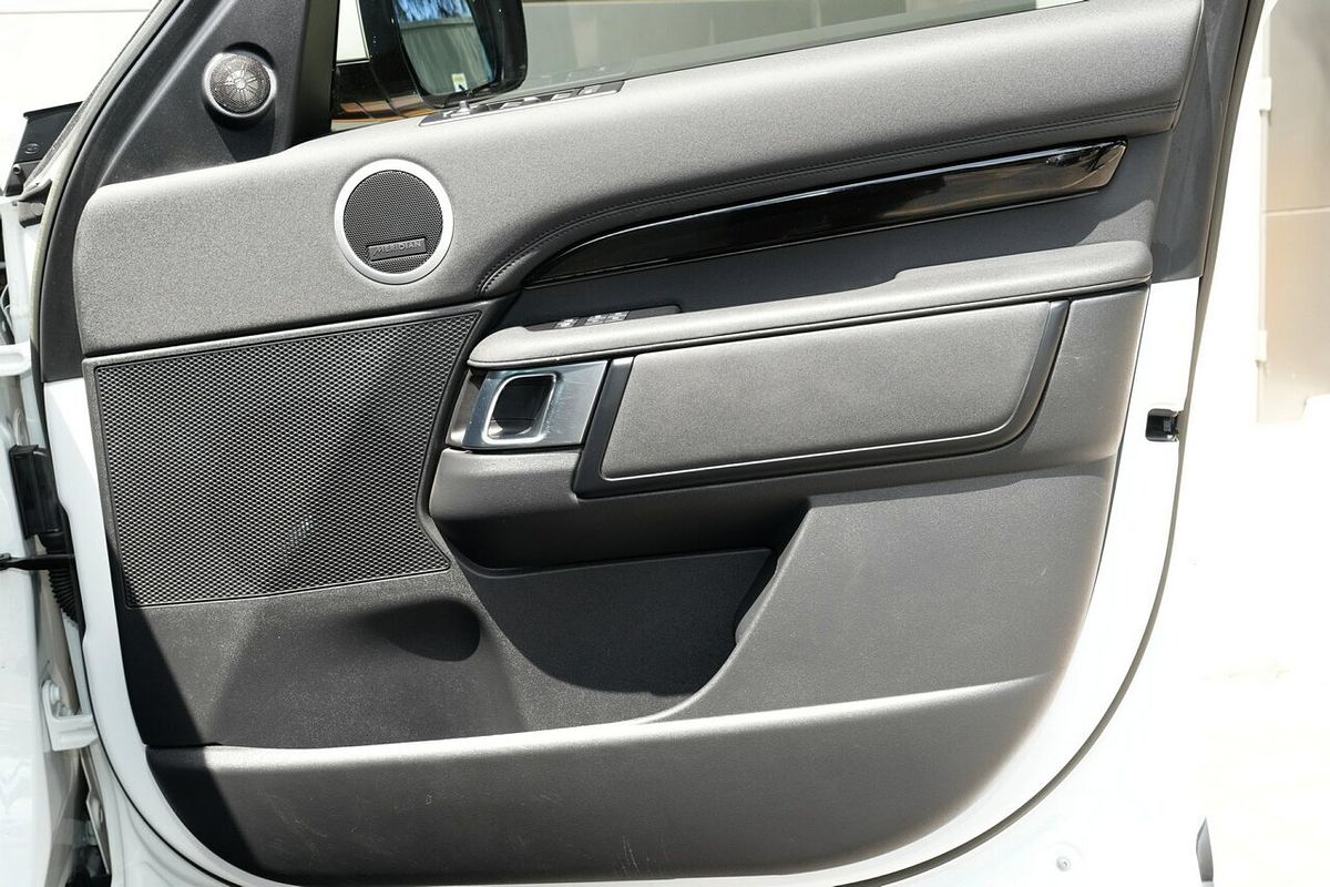 2022 Land Rover Discovery D300 SE Series 5