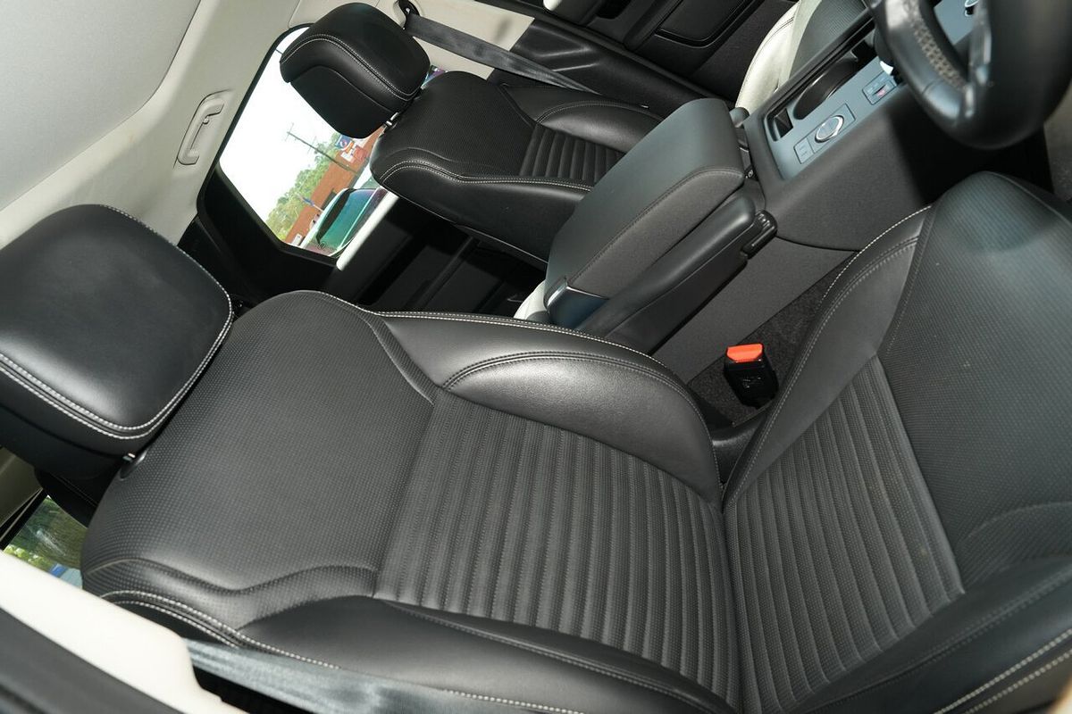 2022 Land Rover Discovery D300 SE Series 5