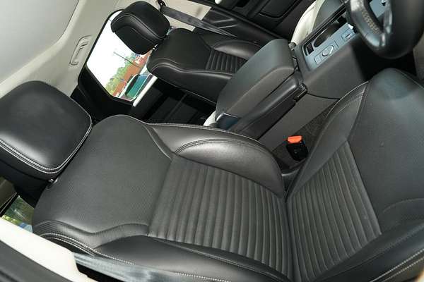 2022 Land Rover Discovery D300 SE Series 5