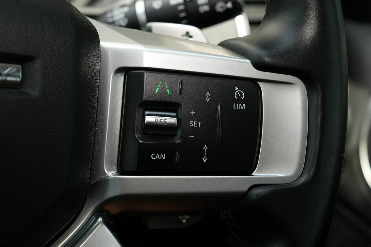 2022 Land Rover Discovery D300 SE Series 5