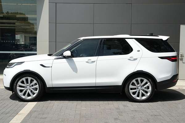 2022 Land Rover Discovery D300 SE Series 5