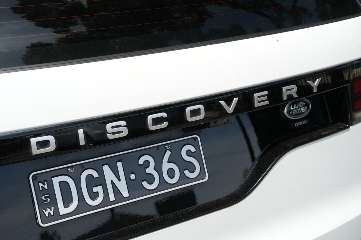 2022 Land Rover Discovery D300 SE Series 5