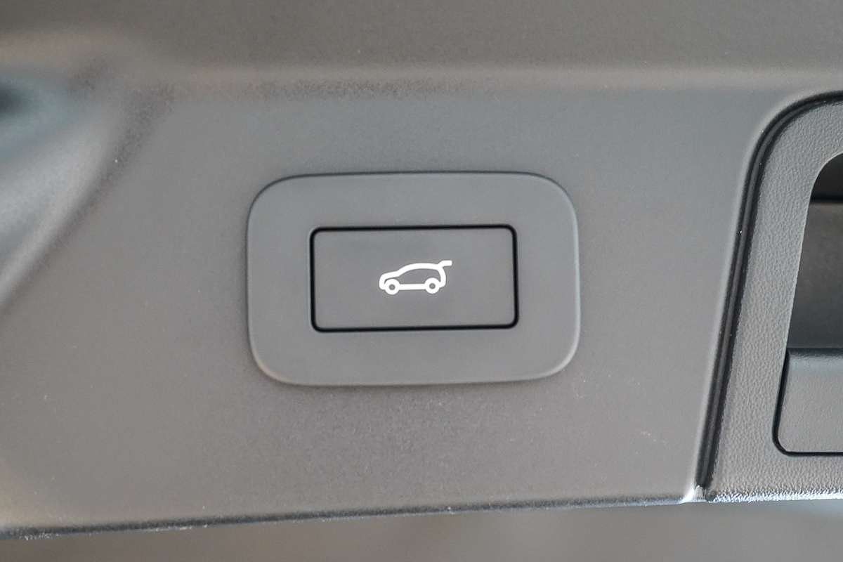 2023 Land Rover Range Rover Velar P400 R-Dynamic SE L560