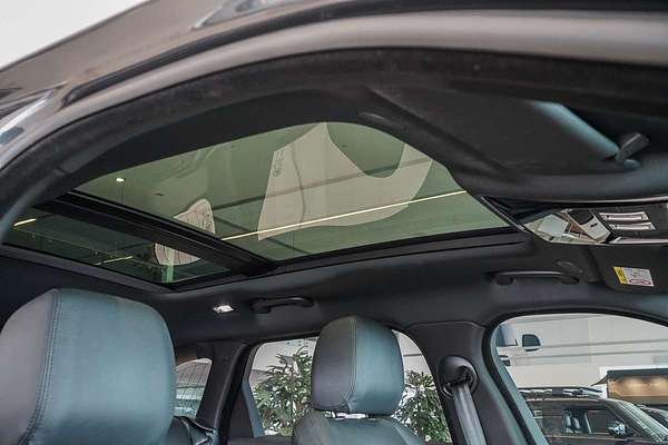 2023 Land Rover Range Rover Velar P400 R-Dynamic SE L560