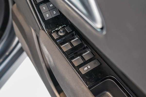 2023 Land Rover Range Rover Velar P400 R-Dynamic SE L560