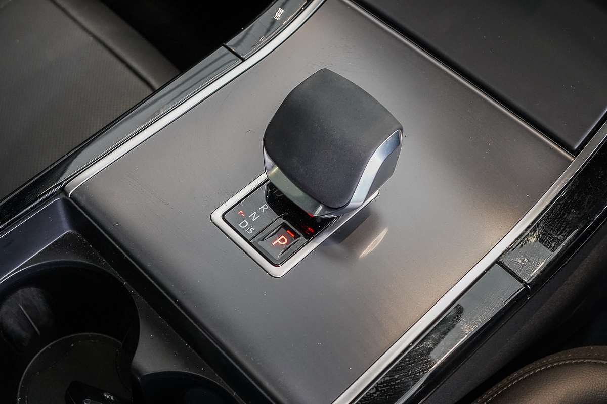 2023 Land Rover Range Rover Velar P400 R-Dynamic SE L560