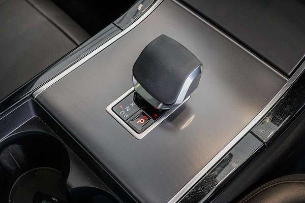 2023 Land Rover Range Rover Velar P400 R-Dynamic SE L560