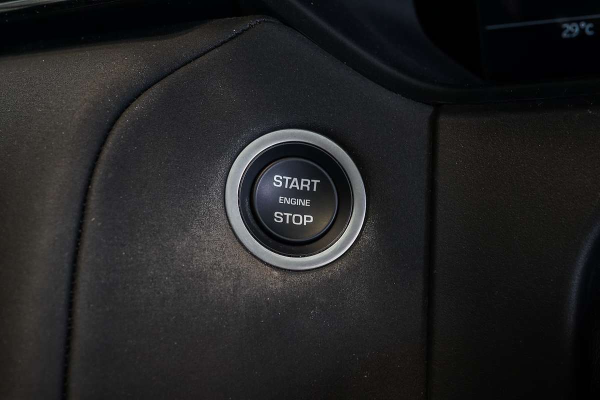 2023 Land Rover Range Rover Velar P400 R-Dynamic SE L560