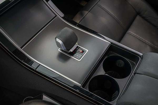 2023 Land Rover Range Rover Velar P400 R-Dynamic SE L560