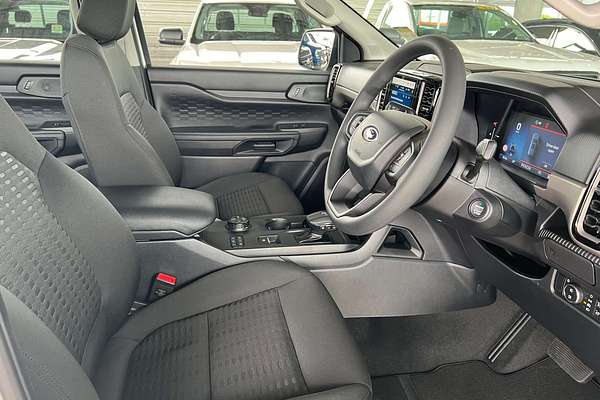 2025 Ford Everest Ambiente  2.0L