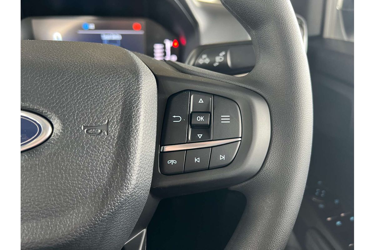 2025 Ford Everest Ambiente  2.0L