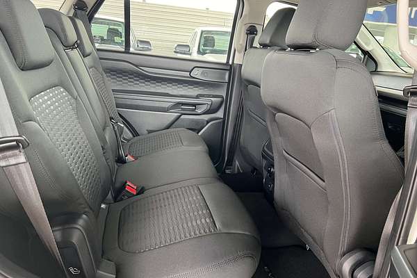 2025 Ford Everest Ambiente  2.0L