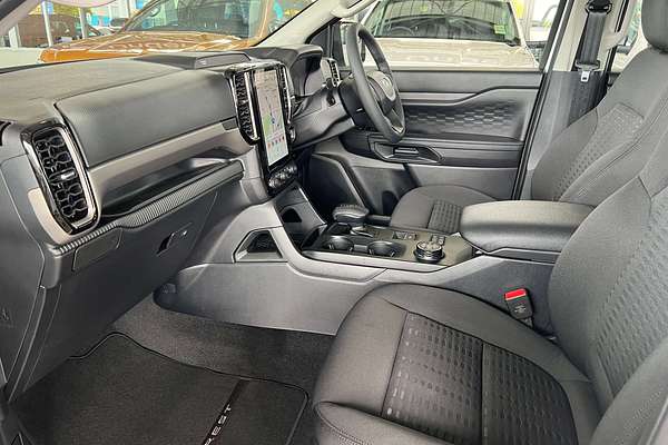 2025 Ford Everest Ambiente  2.0L