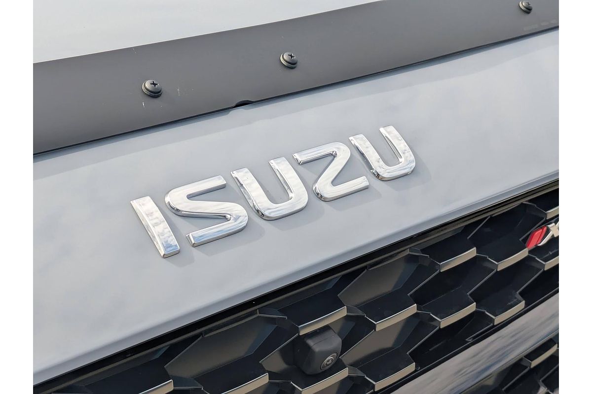 2025 Isuzu MU-X X-TERRAIN